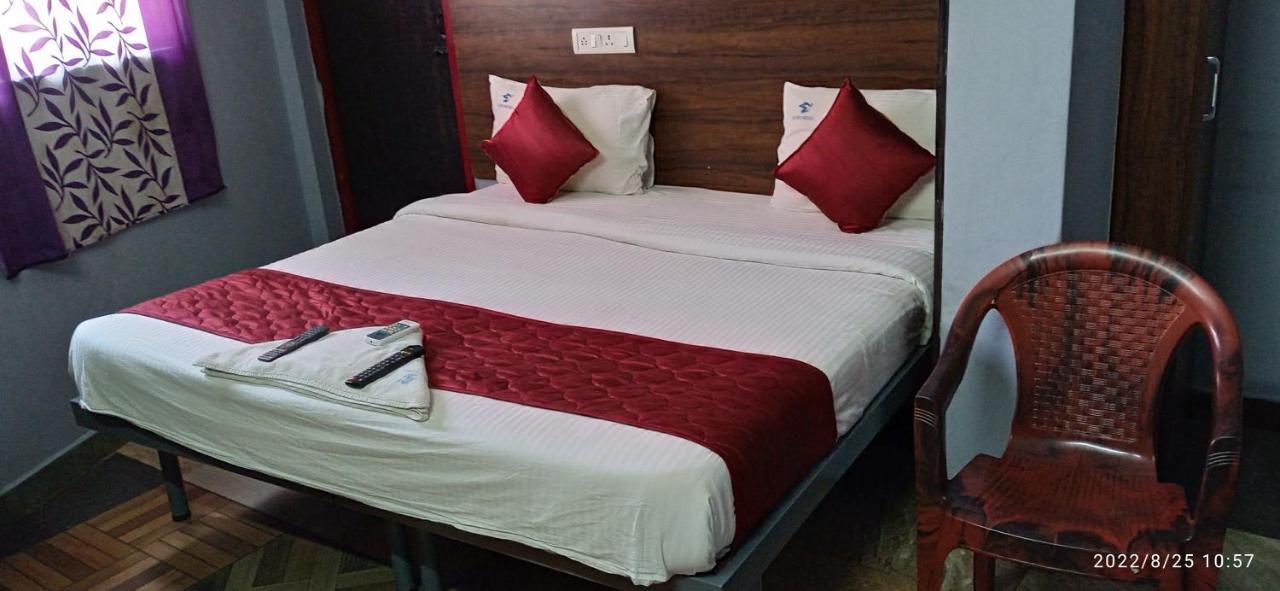 Skyry Hotel Iyyapanthangal Chennai Exterior foto